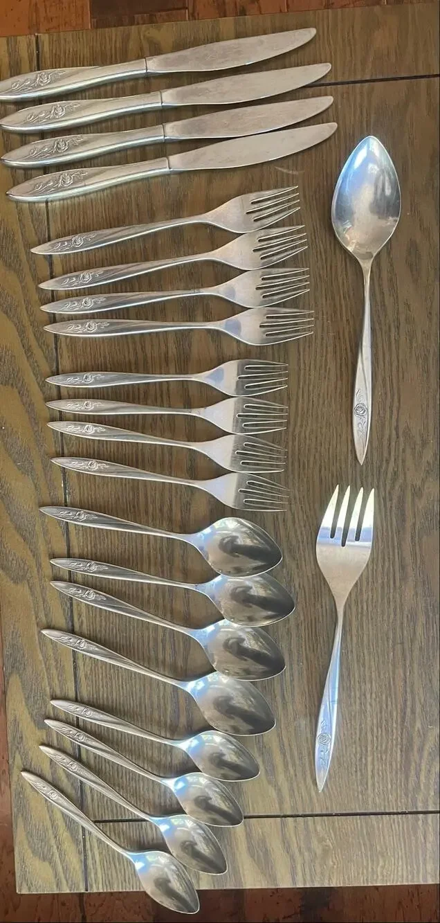 Oneida Community Morning Rose Silverplate Flatware 22 Pc Service for 4